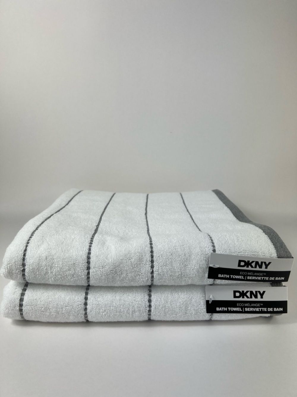 DKNY Bath Towels Eco-melange White Gray Plush Cotton Absorbent Set of 2 NEW